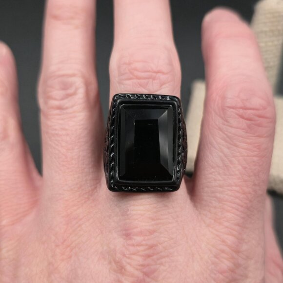 Size 9.5 Black Plated Black Stone Scrolled Accents Ring A7035 - Picture 3 of 8